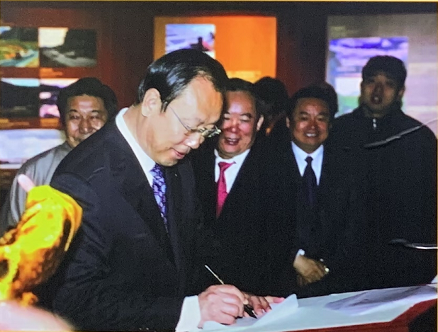 06 2010年3月28日全国政协副主席、中央统战部部长杜青林参观西藏文化博物馆.png