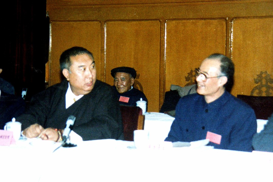08 1988年12月6日全国人大常委会副委员长班禅额尔德尼·确吉坚赞出席藏研中心第一次干事（扩大）会~1.jpg